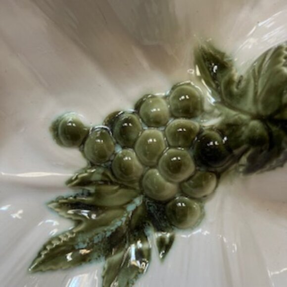 Vintage Hull Leaf Shaped Grape Pattern Large Serving Dish Bowl/Tray - Picture 2 of 7